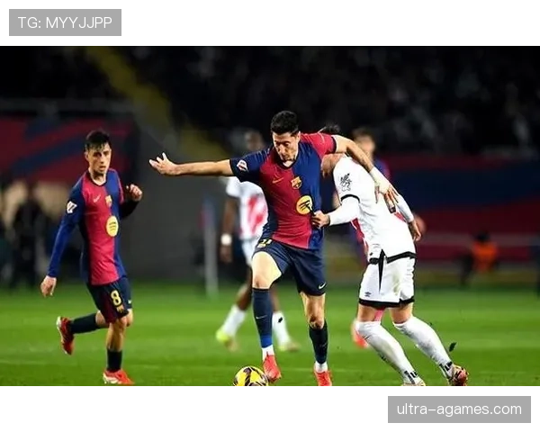 莱万vs法尔考：全能前锋与禁区终结者的进攻结构差异